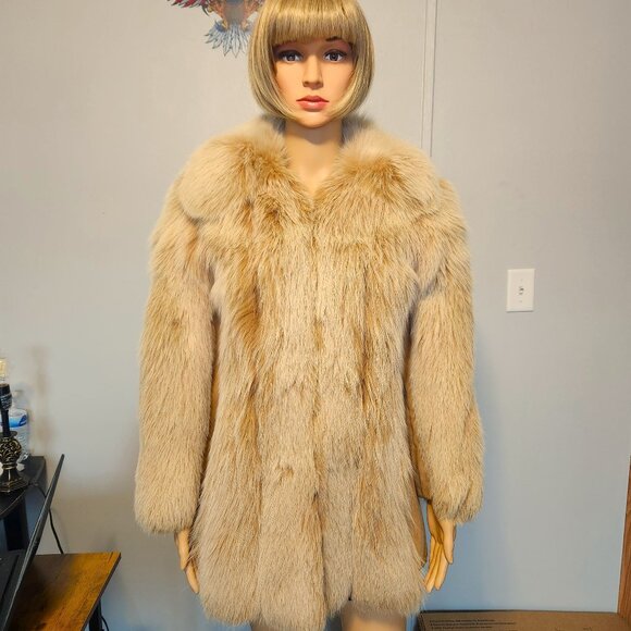 #111 Small fox fur coat - Picture 1 of 4